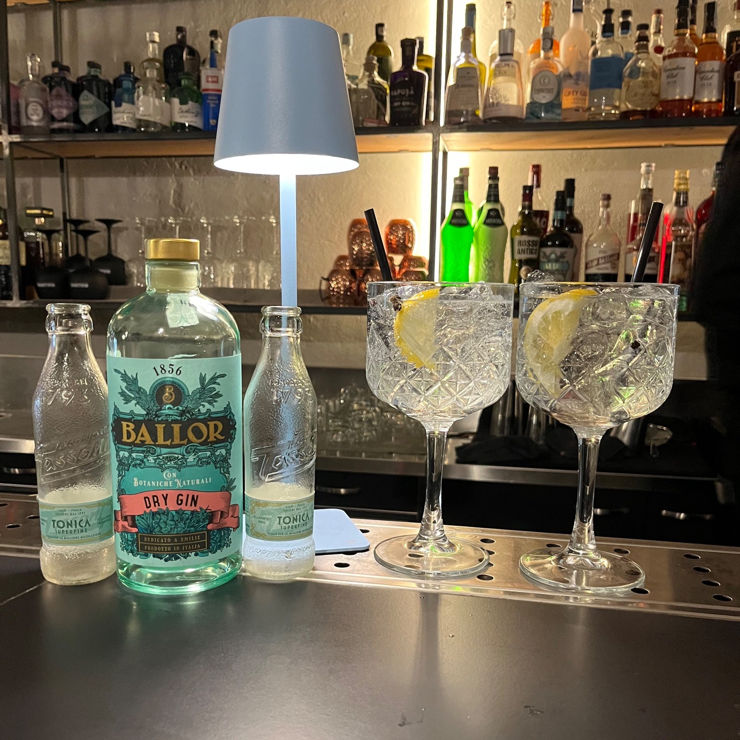 Gin tonic al bancone